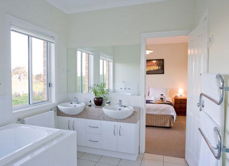 Hut On The Hill Heathcote - Timeshare Accommodation 4