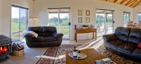 Hut On The Hill Heathcote - Timeshare Accommodation 5