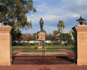 Dalby War Memorial And Gates - Timeshare Accommodation 0