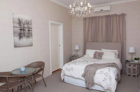 Two Tails Wines - Timeshare Accommodation 4