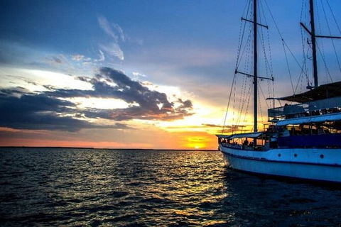 Darwin Sunset Dinner Cruise On Cape Adieu - Timeshare Accommodation 3