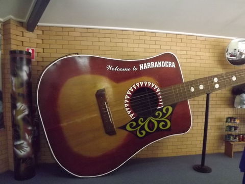 Narrandera's Big Guitar - Timeshare Accommodation 2
