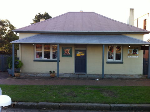 Teddy Bears Downstairs And Grandma's Feather Bed - Timeshare Accommodation 0