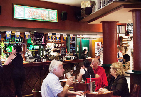 O'Malley's Irish Pub - Timeshare Accommodation 2