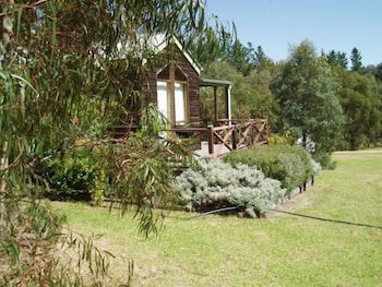 Wisteria Cottage And Cabins - Timeshare Accommodation 2