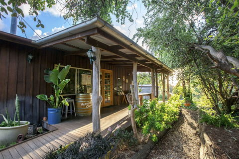 Wisteria Cottage And Cabins - Timeshare Accommodation 0