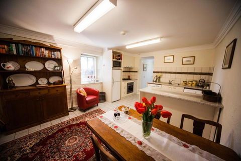 Sunnyside Cottage - Timeshare Accommodation 6
