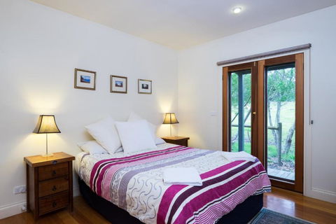 Cedarwood Cottage - Timeshare Accommodation 6