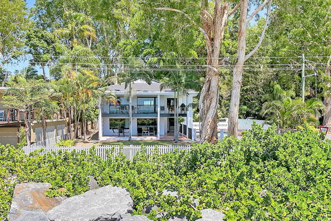 Dolce Vita Beachfront Holiday House - Timeshare Accommodation 1