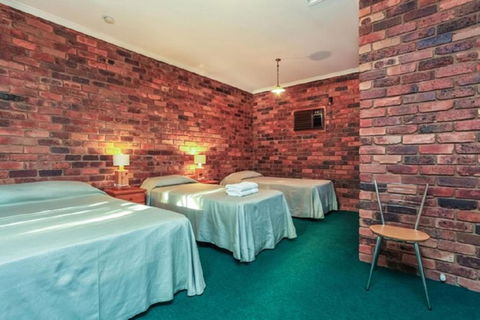 Fernvale Hotel Motel - Timeshare Accommodation 3