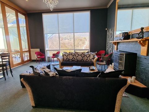 Tumbarumba Motel & Elms Restaurant - Timeshare Accommodation 1