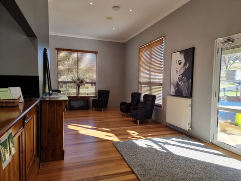 Tumbarumba Motel & Elms Restaurant - Timeshare Accommodation 6