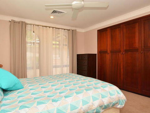 The House On The Lake At Fishing Point Lake Macquarie Honestly Put The Line In & Catch Fish - Timeshare Accommodation 6