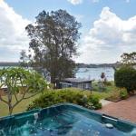 The House On The Lake At Fishing Point Lake Macquarie Honestly Put The Line In & Catch Fish - Timeshare Accommodation 0