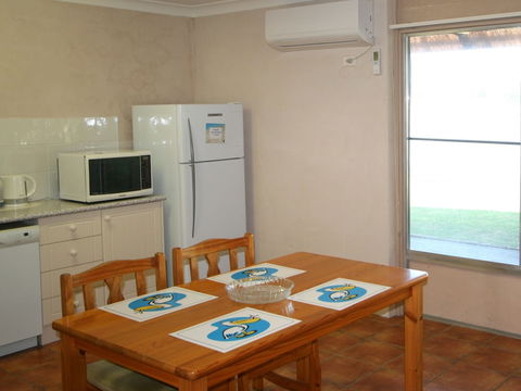 Lake Edge Holiday Units - Timeshare Accommodation 0