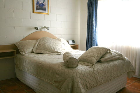 Lake Edge Holiday Units - Timeshare Accommodation 5