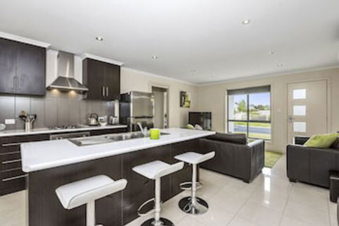Megan Court Apartments - Timeshare Accommodation 0