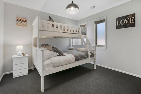 Luxury Coastal Escape - Timeshare Accommodation 3