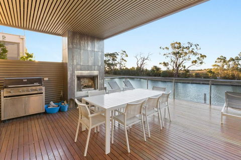 Gippsland Lakehouse A Canal Frontage - Timeshare Accommodation 2