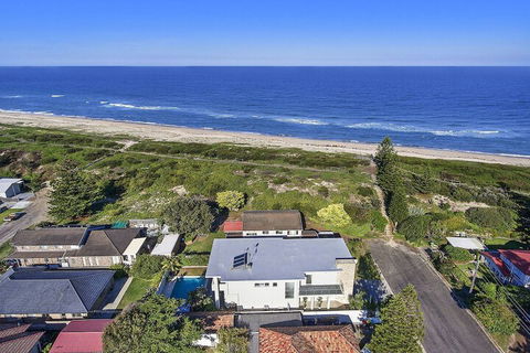Magnificent Beach House - Timeshare Accommodation 1