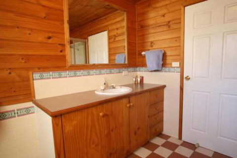 South Sussexs Blue Cottage - Timeshare Accommodation 2