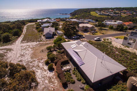 Tura Beachhouse In Dolphin Cove - Timeshare Accommodation 1