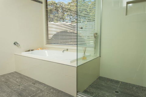 Tura Beachhouse In Dolphin Cove - Timeshare Accommodation 4