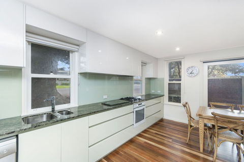 JOHANSSONS PERCH COTTAGE - Timeshare Accommodation 4