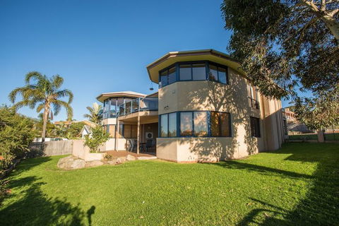 Tura Beach House On Pacific Way - Timeshare Accommodation 4
