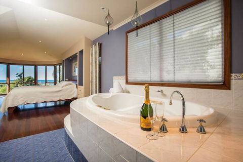 Tura Beach House On Pacific Way - Timeshare Accommodation 6