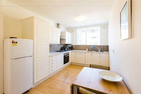 ROSIE, 2BDR St.Kilda Apartment - Timeshare Accommodation 1