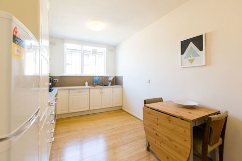 ROSIE, 2BDR St.Kilda Apartment - Timeshare Accommodation 2