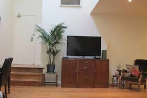 MONIKA, 1BDR Collingwood Apartment - Timeshare Accommodation 2