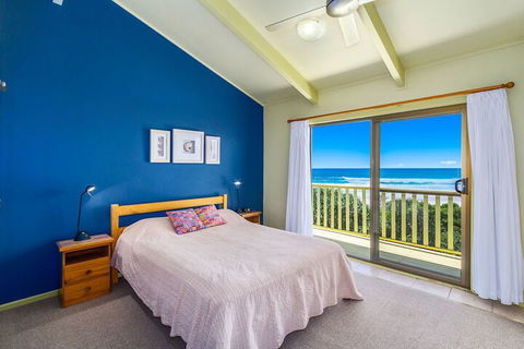 Sandpiper Beach Front House - Timeshare Accommodation 4
