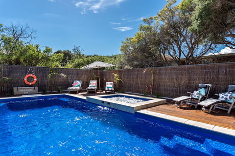 Front Beach House - Timeshare Accommodation 1
