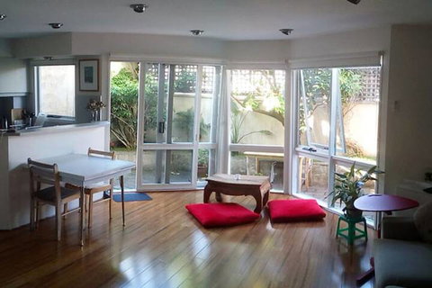 Charles Rooms Guesthouse - Timeshare Accommodation 2