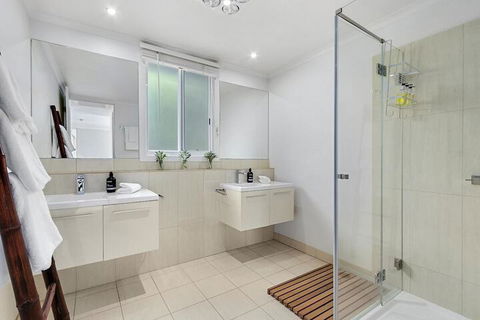 Hidden Bay - 5 BR Luxury Waterfront - Timeshare Accommodation 7