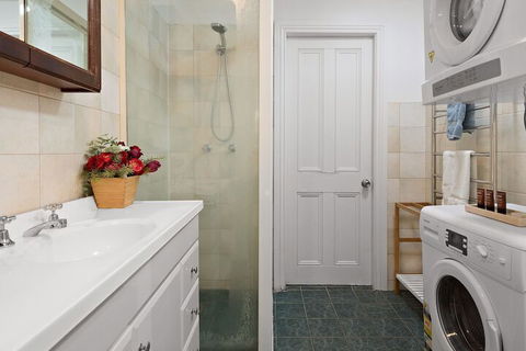Coachhouse On The Beach - Timeshare Accommodation 4
