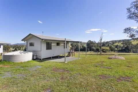 Valley Cabins By The Creek - Timeshare Accommodation 3