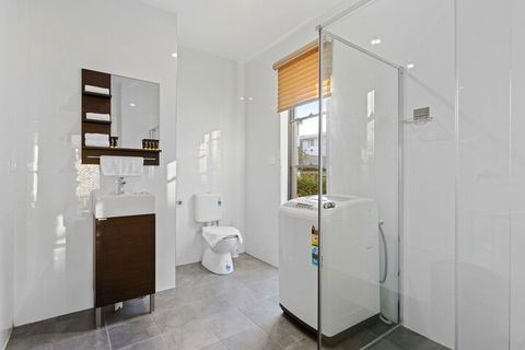 HomeHotel Cozy Duplex In Serene Suburb - Timeshare Accommodation 1