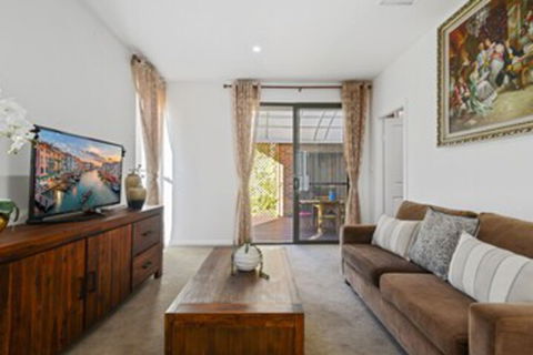 HomeHotel Cozy Duplex In Serene Suburb - Timeshare Accommodation 0