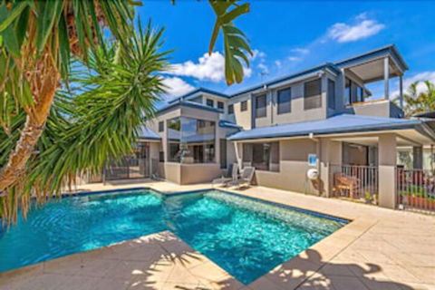 Gold Coast Stunning Waterfront Retreat By Hostrelax - Timeshare Accommodation 0