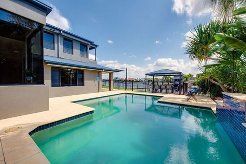 Gold Coast Stunning Waterfront Retreat By Hostrelax - Timeshare Accommodation 1