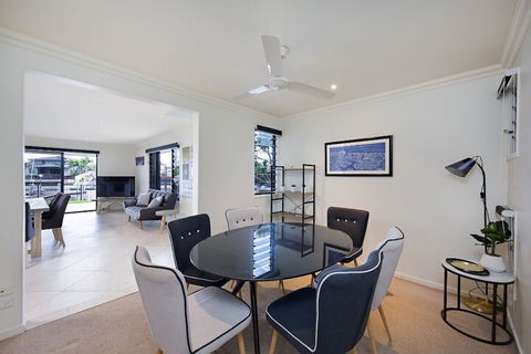 Gold Coast Stunning Waterfront Retreat By Hostrelax - Timeshare Accommodation 5