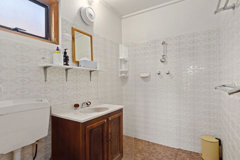Cliffs End Beach Shack 105 Gold Coast Drive Carrickalinga - Timeshare Accommodation 5
