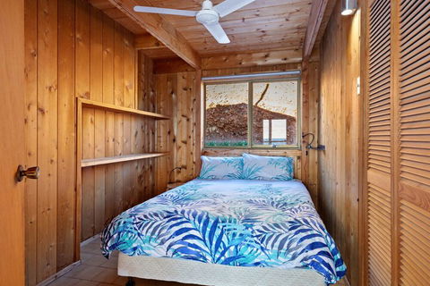 Cliffs End Beach Shack 105 Gold Coast Drive Carrickalinga - Timeshare Accommodation 7