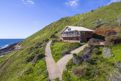 Cliffs End Beach Shack 105 Gold Coast Drive Carrickalinga - Timeshare Accommodation 2