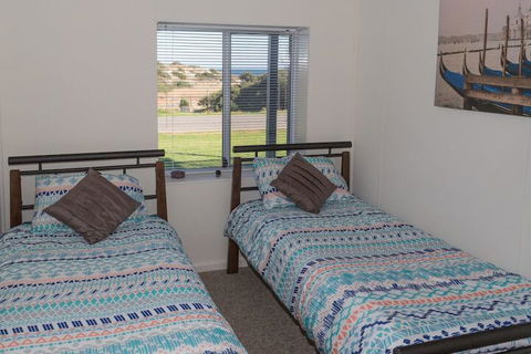 Carrickalinga Seahaven: Coastal Escape 4brm 29 Riverview Drive - Timeshare Accommodation 5