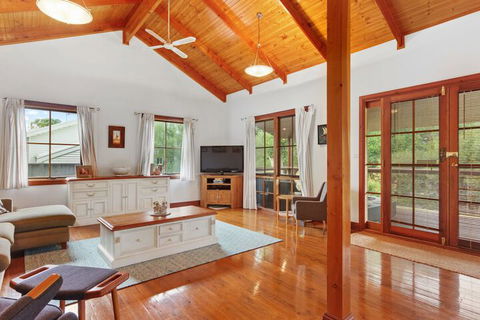 The Log Cabin 47 Jetty Road - Timeshare Accommodation 4