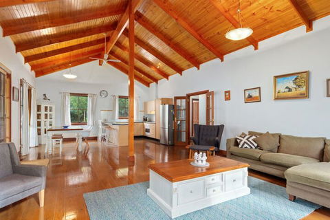 The Log Cabin 47 Jetty Road - Timeshare Accommodation 1